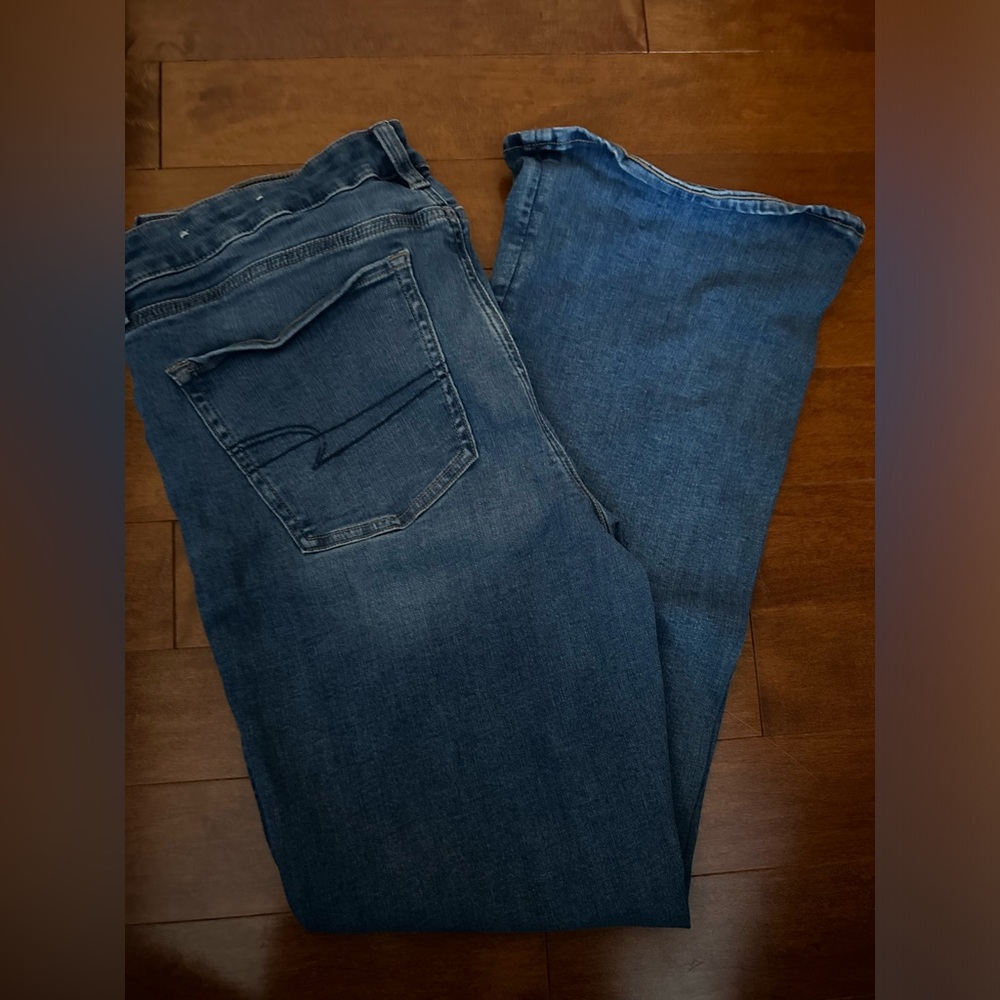 Women’s American Eagle Kick Boot Jeans- Medium Wash